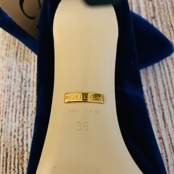 Blue Gucci Suede Pump W/ Removable Bow - Picture 6 of 7